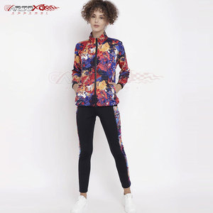 Chándal de sublimación elegante para mujer con estampado de larga duración y acabado transpirable para mujer - Product Image 1