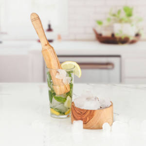 Pilón y soporte de madera de olivo hechos a mano, duraderos, ecológicos y de calidad alimentaria. - Product Image 4