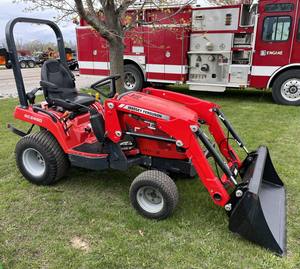 Tracteur agricole compact 4x4/4x2 Massey Ferguson GC2400 à faible bruit, 18 CV, moteur diesel, haute sécurité, modèle 5 - Product Image 1