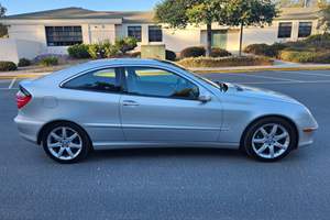 MERCEDES-BENZ C230 KOMPRESSOR SPORT COUPE 2004 USADO, con Volante a la Izquierda/Derecha - Product Image 2