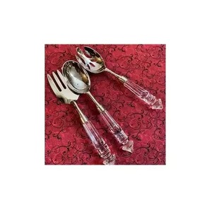 Service à salade de luxe avec têtes en or et poignées en métal sculpté de couleur blanche idéal pour une cuisine et une salle à manger modernes et élégantes - Product Image 2