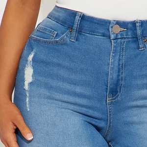 Shorts en jean taille haute pour femmes de haute qualité à la mode en gros Nouveau short en jean coupe ajustée à ourlet brut pour femmes de couleur bleue - Product Image 5