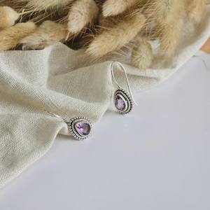 Boucles d'oreilles pendantes en améthyste faites à la main, en argent sterling 925 plaqué or, cadeau pour femme, anniversaire et pierre de naissance de février - Product Image 4