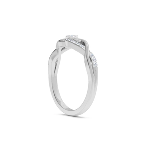Anillo Trenzado con Diamante Cultivado en Laboratorio, Diseño Único, Perfecto para Mujeres Modernas que Aman la Joyería Ética, Elegante y de Lujo - Product Image 3