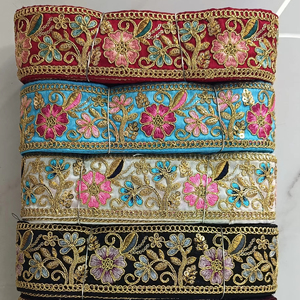 Tela de encaje bordado floral colorida vibrante y detallada con patrones intrincados, perfecta para la moda de alta gama - Product Image 1