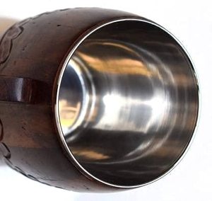 Mug en bois de style viking poli, écologique, pour boire de la bière, avec une prise en main confortable au toucher doux, aspect naturel fait à la main - Product Image 4