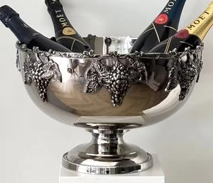 Elegante Enfriador de Vino de Acero Inoxidable Plateado con Detalles de Vid, Portátil para Fiestas, Capacidad de 3L - Product Image 3