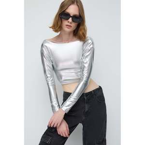 Blusa Corta de Manga Larga - Product Image 3