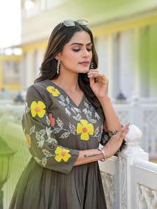 Hermoso vestido verde corto de mujer para la colección de verano - Product Image 3