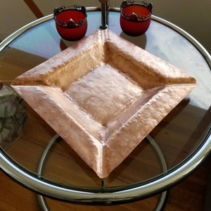 ที่เขี่ยบุหรี่ทรงสี่เหลี่ยม ที่เขี่ยบุหรี่ทองแดงตีลาย ที่เขี่ยบุหรี่สำหรับบุหรี่ 2 มวน ที่เขี่ยบุหรี่โลหะ อุปกรณ์เสริมบุหรี่ระดับพรีเมียม - Product Image 4