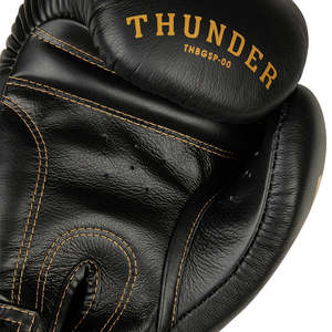 Gants de boxe Thunder-Black en cuir de vachette avec logo personnalisé, lacets et protection du poignet, tailles pour le kickboxing et le MMA - 10oz 12oz 14oz 16oz - Product Image 4