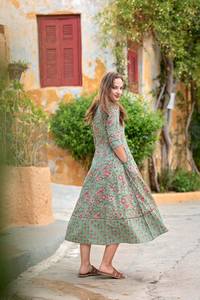 Vestido Harriet Estampado a Mano, Largo hasta la Pantorrilla, Estilo Bohemio, Floral, Verde y Rojo, Informal, Ocasional, Hecho a Mano, Moda Ética, con Paneles - Product Image 6