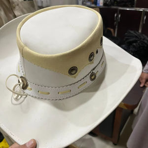 Sombrero de Vaquero Clásico de Cuero Blanco para Hombre, Estilo Rodeo Occidental con Banda de Cuero - Product Image 1