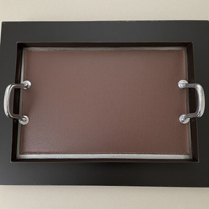 Bandeja de cuero artística con forma única y calidad superior diseñada para belleza decorativa y servicio funcional en cualquier espacio - Product Image 1