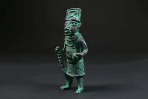 Suministro al por mayor de escultura de artefactos vintage de material de latón elegante para decoraciones de mesa de proveedor indio a los mejores precios - Product Image 2