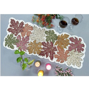 Chemin de table perlé brodé à la main économique avec motif de feuille pour décorations d'automne mariages hôtels fermes - Product Image 1