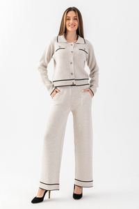 Ensemble de tricot indispensable pour le quotidien et le bureau, comprenant un pull à col polo de haute qualité avec détails boutonnés et un pantalon - Product Image 2