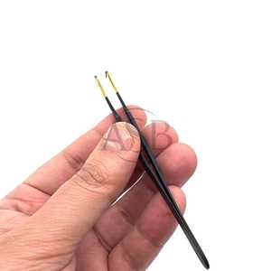 Pince à cils incurvée noire et dorée en acier inoxydable, impression de logo personnalisée, instruments de beauté professionnels, service OEM - Product Image 2