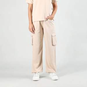 Conjunto elegante de fabricación personalizada OEM para mujer-Parte superior e inferior perfectamente emparejados para un aspecto pulido - Product Image 5