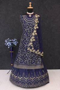 Nouveauté : Salwar Kameez en tissu doux avec broderie et sequins, fournisseur de Surat, exportateur de mode féminine, achat en ligne en Inde - Product Image 3