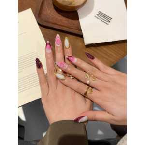 Ruby Empress Press-On Nail : Accessoire de nail art élégant et luxueux - Product Image 3