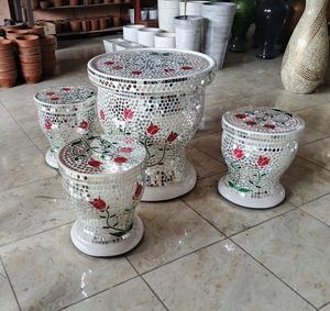 Mesa y Sillas de Cerámica de Lujo para Café y Té - Product Image 1