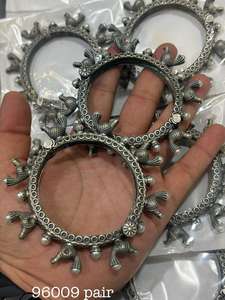 Brazalete Kada oxidado de diseñador para trajes étnicos de mujer - Product Image 4