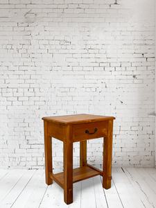 Fabriqué en teck riche d'Indonésie, le lit de chevet WT003 Kangto présente un tiroir, alliant design élégant et robustesse. - Product Image 5