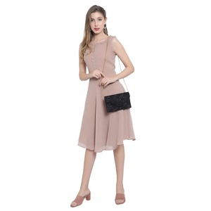 Nuevo Bolso de Mano de Moda con Diseño de Flores Bordadas en Seda de Alta Calidad para Mujer, Hecho a Mano en India, con Logotipo Personalizado y Embalaje para Cualquier Ocasión - Product Image 2