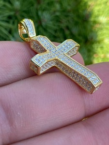 14kt/18kt Lab Grown Diamond Cross Colgantes Iced Out Classic GIA Certified Unisex Disponible 10K/14K Gold Worldwide Supply - Product Image 4