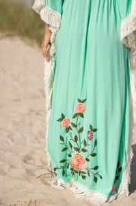 Nueva moda Color sólido Floral bordado cuello en V mujer largo Maxi vestido con cordones hasta el suelo tela para ocasiones de playa - Product Image 4