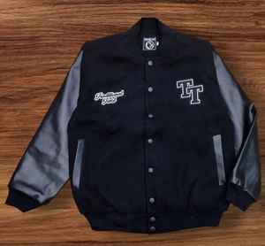 Veste d'hiver universitaire unisexe personnalisée avec col montant et logo avant design élégant pour hommes et femmes - Product Image 2