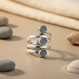 Anillo de Plata 925 con Calcedonia Azul para Mujer, Corte Ovalado Delicado, Joyería Fina con Baño de Rodio y Engaste Elegante - Product Image 2