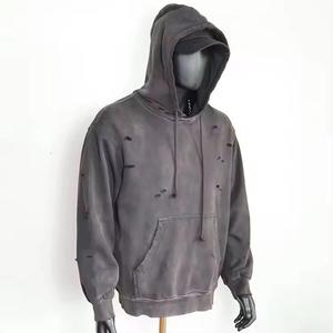 Vente en gros Sweat à capuche pour homme en coton épais, coupe oversize, avec broderie vieillie, effet délavé soleil et imprimé - Product Image 1