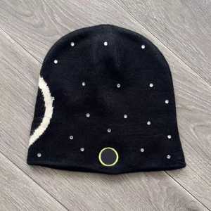 Bonnets pour hommes en acrylique blanc unisexe pour l'hiver 60 couleurs Bonnets en laine tricotés avec broderie sport et logo personnalisé - Product Image 1