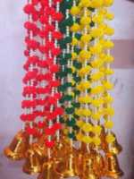 100 Buah Pom Pom Gantung dengan Lonceng, Hiasan Pernikahan Haldi Mehandi Sangeet, Dekorasi Pesta, Latar Belakang, Dekorasi Rumah