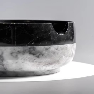 Cendrier à cigarettes moderne chic rond en marbre noir Design carré portable avec logo personnalisé pour un usage domestique en métal et alliage - Product Image 1