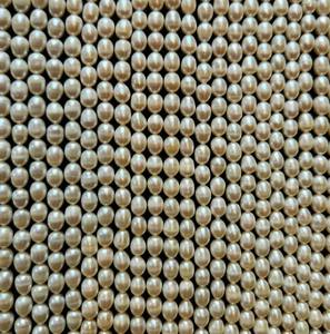 Hebras de perlas de arroz de agua dulce Cuentas blancas naturales sin tratar con efecto de cambio de color para la fabricación de joyas Piedras preciosas sueltas - Product Image 2