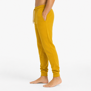 Pantalon de survêtement doux pour homme alliant confort quotidien et un look contemporain pour la maison, les tenues décontractées et les moments de détente en extérieur - Product Image 4
