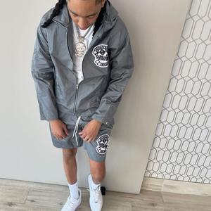 Conjunto de Pantalones Cortos y Chaqueta Cortavientos de Diseño Personalizado, Estilo Deportivo, con Botones, para Hombre, Conjunto de Verano de 2 Piezas - Product Image 3