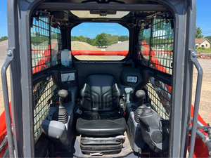 รถตักล้อยาง Kubota SVL 65-2 ขนาดเล็ก น้ำหนัก 0.6 ตัน พร้อมบุ้งกี๋หน้า สำหรับงานก่อสร้างและงานเกษตร - Product Image 5