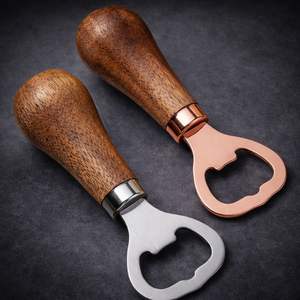 Abridor de Botellas con Mango de Madera, Acabado en Acero Inoxidable y Cobre, Agarre Ergonómico, Herramienta de Bar Premium para Uso en el Hogar, Bar o Restaurante - Product Image 3