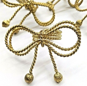 Anneaux de serviette en métal vintage, porte-serviettes en nœud papillon doré antique brillant pour les dîners de mariage, décoration de table - Product Image 2