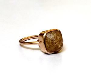 Bague en or rose avec pierre de rutile Cooper faite à la main, style classique, bijoux en pierres précieuses, Inde, fournisseur de bagues en or rose avec pierre de rutile attrayante - Product Image 1
