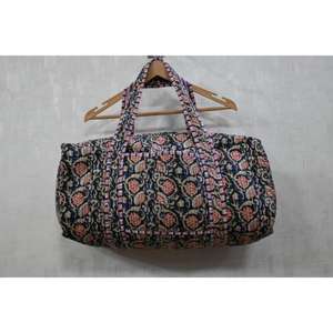 Sac de voyage en coton léger matelassé bohème imprimé à la main en Inde de luxe pour les voyages de week-end - Product Image 6