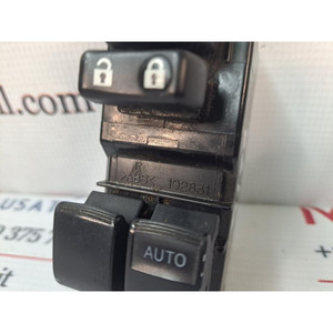 TOYOTA Yaris CENTRAL ALZAVETERS CENTRE PULSANTIERA Serie 089-0E75 (17>20) - Product Image 5