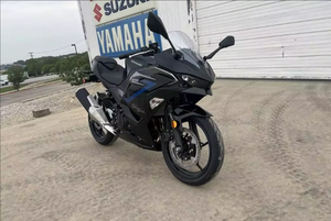 ¡LISTA PARA ENTREGA! OFERTAS 2026 - Motocicleta Deportiva Kawasaki Ninja 500 en Negro Metálico Plano/Plateado Metálico en Venta - Product Image 2