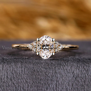 Lujoso anillo de compromiso de diamante cultivado en laboratorio ovalado de alta calidad, anillo de diamante brillante ovalado, aniversario de diamante único - Product Image 1