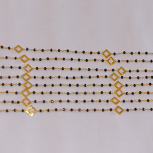 Perles noires plaquées or de qualité supérieure et chaîne de chapelet à breloques suiveur. Chaîne de chapelet enveloppée de fil de laiton pour la fabrication de bijoux - Product Image 2