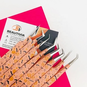 Pince à cils en acier inoxydable enduite d'impression de papier personnalisée professionnelle forte prise en main pointe pointue outil de cils durable - Product Image 1